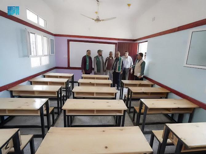 KSreliefは、ラヒジュ県で修復された3つの学校をイエメン教育省に引き渡した。(SPA)