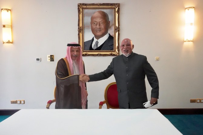 この発表は、サウジアラビアの王室顧問アフメッド・カッタン氏のウガンダ訪問に合わせて行われ、同氏は首都カンパラの大統領府で歓迎を受けた。（国営サウジ通信）