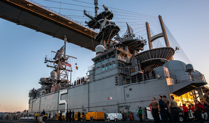 在バーレーン米第5艦隊は月曜日、USSバターンとUSSカーター・ホールが到着し、「より大きな柔軟性と海上能力」を提供すると述べた。(@US5thFleet)