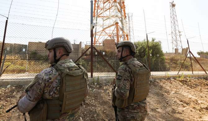 レバノン軍兵士たち。2023年7月4日、レバノン南部のイスラエルとの国境付近のフーラ。（ロイター）