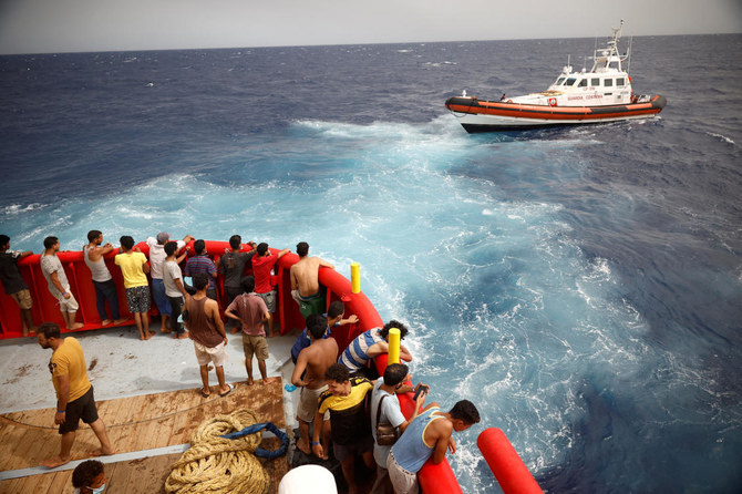救助船「オーシャン・バイキング号」は、2日間、地中海で遭難していた難民438人を救助したと、同船を運航するNGO団体「SOSメディテラネ」が25日発表した。（ロイター／ファイル）