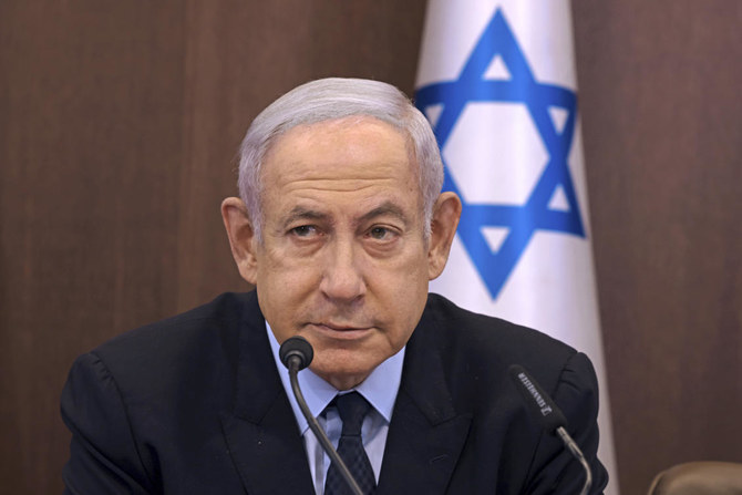 イスラエルのネタニヤフ首相は、エルサレムにある首相官邸で毎週開かれる閣議で議長を務める。(AP)