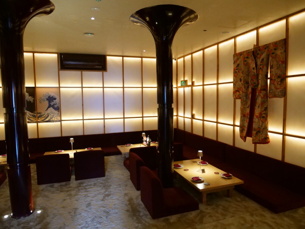ミセス・ミカはジュメイラ1に所在し、毎日午後2時から午前12時まで営業している。(提供写真)