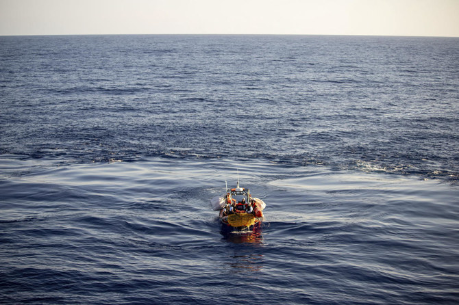 チュニジアのスファックスを出発した船は、数時間後に転覆して沈没した。（ファイル/AP通信）