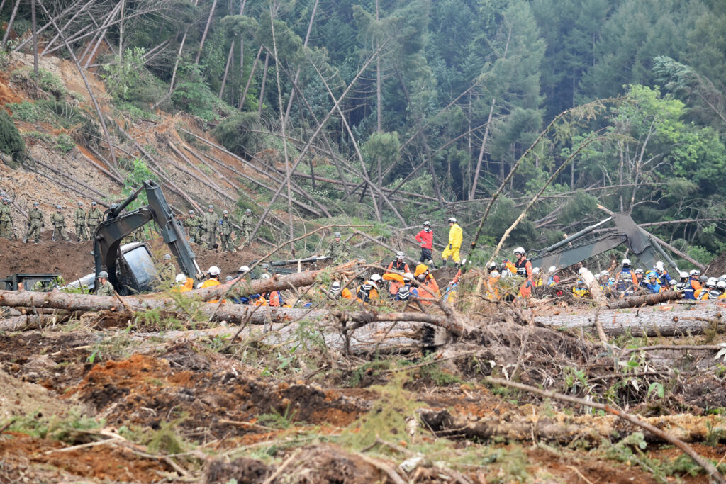 地震は２０１８年９月６日午前３時７分に発生。住宅２３００棟以上が全半壊し、災害関連死３人を含む４４人が亡くなった。 (AFP)