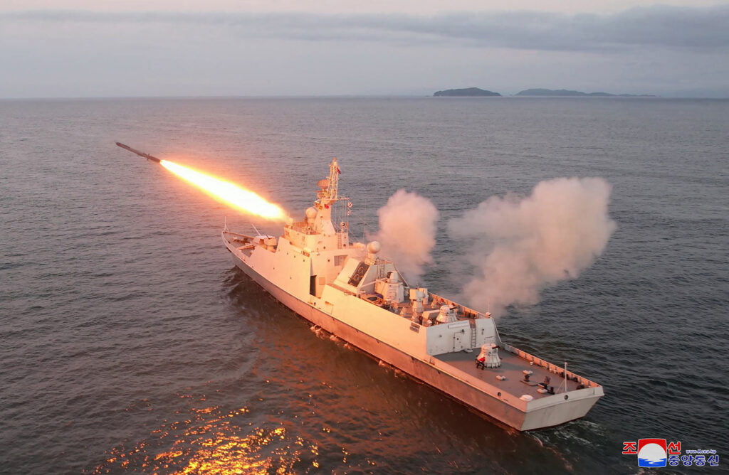 北朝鮮は水曜日、日本海に向けて弾道ミサイルを発射した。 （AFP）