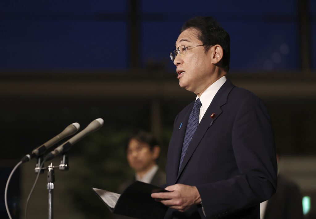 首相は6日、ジャカルタで日ASEAN首脳会議に出席。(AFP)