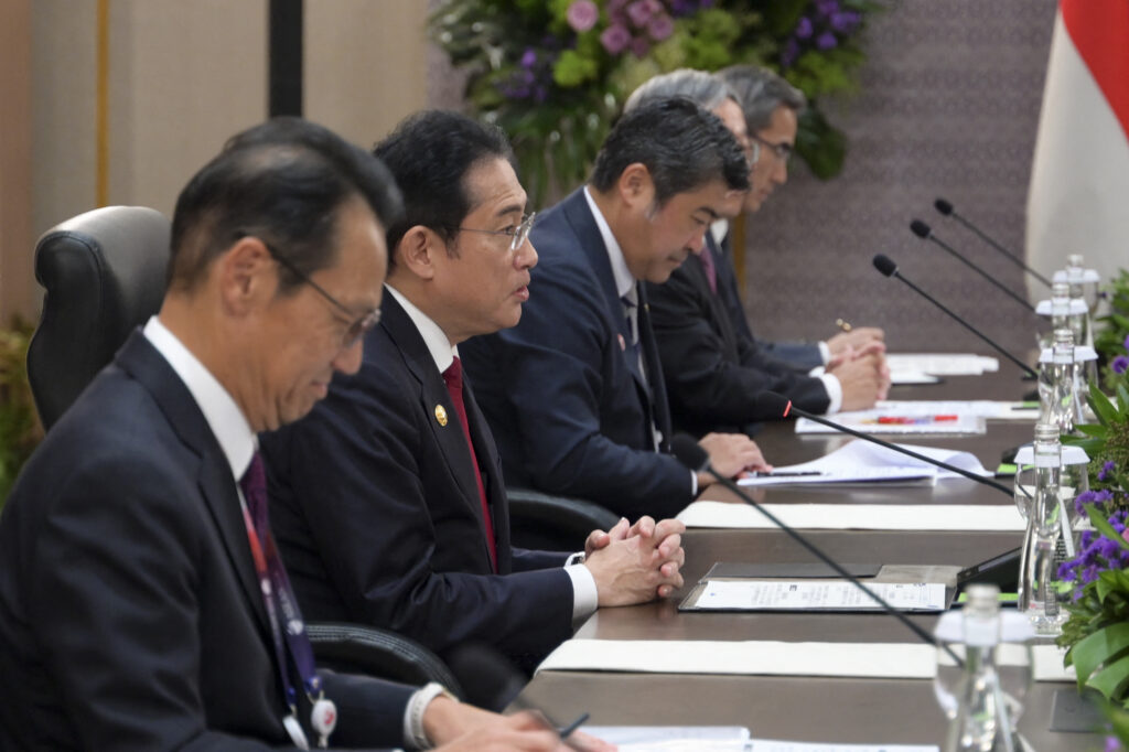 岸田氏は、東京電力ホールディングスの故障した福島第一原子力発電所からのトリチウム含有処理水の海洋放出の安全性を確保するためにあらゆる措置を講じるという日本の立場を改めて表明した。 （AFP）