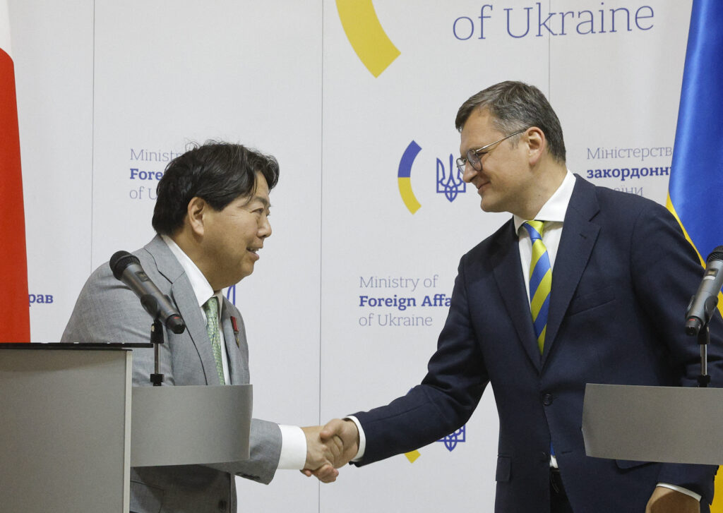 日本は「ウクライナの戦後復興に参加する準備をしている」とクレバ氏は述べた。(AFP)