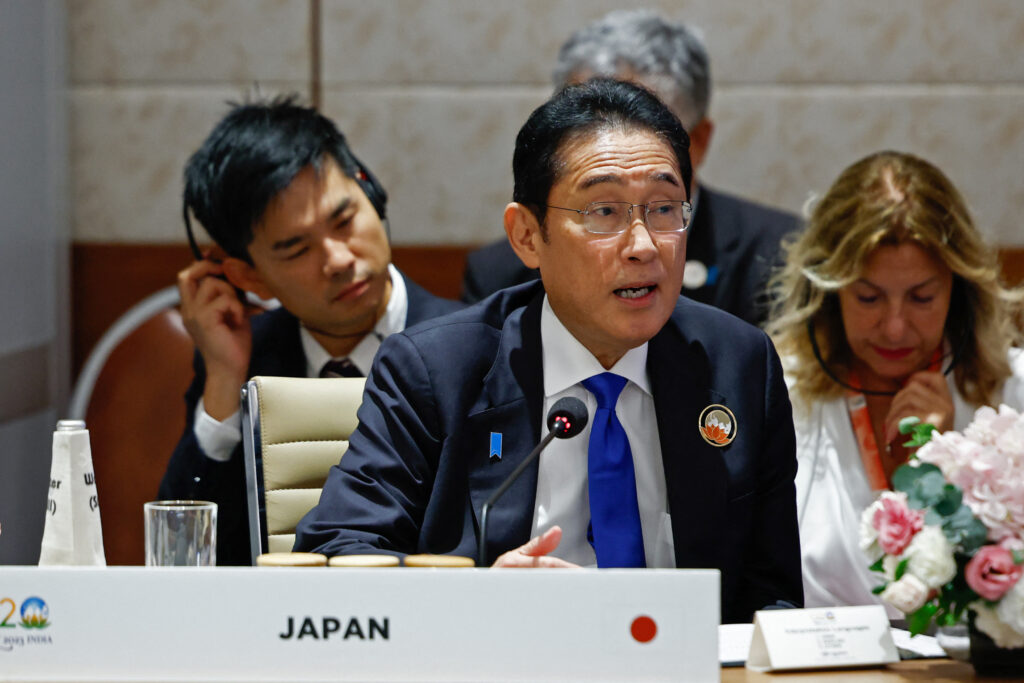 日本政府は、国際原子力機関（IAEA）も人及び環境に与える放射線の影響は「無視できるもの」と結論付けたとし、処理水の海洋放出は安全であると主張している。（AFP）