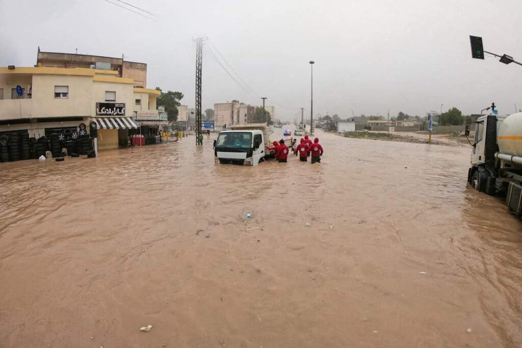 リビアは9月11日に自然災害に見舞われ、5,300人以上が死亡、10,000人が行方不明となっている。(AFP通信)