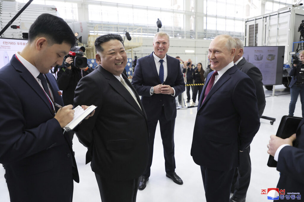 プーチン大統領は金総書記との首脳会談後、ロシアの太平洋艦隊や大学、その他の施設を視察するためにウラジオストクを訪れる予定だとロシアのメディアに語った。(AFP)