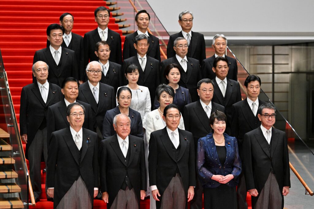 松野博一官房長官は記者会見で「思い切った経済対策を作り、早急に実行することが最優先だ」と指摘。(AFP)