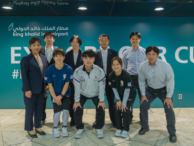 リヤドのキング・ハーリド国際空港に到着した日本代表チームのメンバーたち。（提供写真）