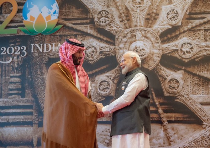 2023年9月9日にニューデリーで開催されるG20首脳会合に先立ち、インドのナレンドラ・モディ首相から歓迎を受ける、サウジアラビアの首相ムハンマド・ビン・サルマン皇太子殿下。（ツイッター：@Bandaralgaloud）