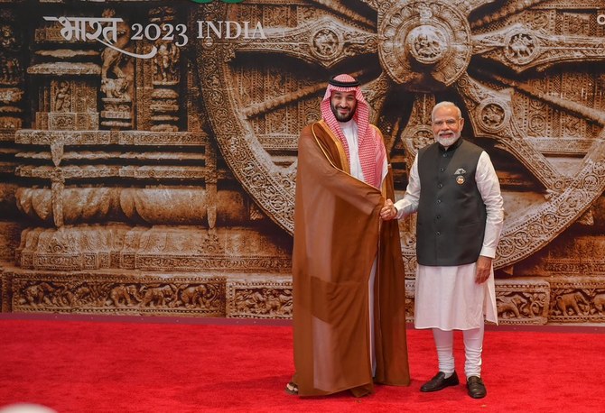 2023年9月9日にニューデリーで開催されるG20首脳会合に先立ち、インドのナレンドラ・モディ首相から歓迎を受ける、サウジアラビアの首相ムハンマド・ビン・サルマン皇太子殿下。(ツイッター:@Bandaralgaloud)