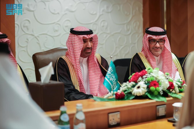 サウジアラビアのアフマド・ビン・スライマン・アル・ラジ人材・社会開発省大臣は、クウェートのシェイク・フィラス・サウード・アル・サバーハ社会問題・家族・児童問題大臣と連携について協議した。（SPA）