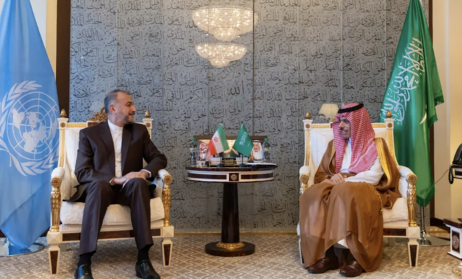 サウジアラビアのファイサル・ビン・ファルハーン外相、イランのホセイン・アミラブドラヒアン外相と会談。(X/@KSAMOFA)