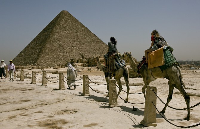 エジプトの観光セクターは過去3年間で好景気を経験しており、観光客数は今年、2年前の490万人から1,500万人以上へ増加することが予測されている。（AP/資料写真）