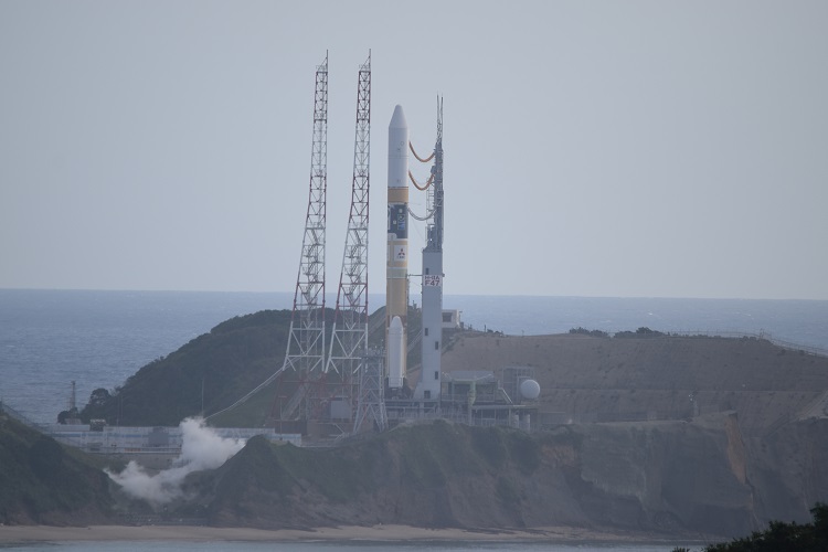 打ち上げから13分後、ロケットはX線分光撮像衛星「XRISM(クリズム)」と呼ばれる衛星を地球の周回軌道上に乗せた。この衛星は、銀河間の物質の速度と構成を測定する。(@MHI_LS on X)