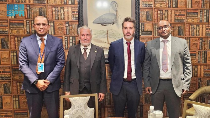 KSrelief統括責任者のアブドゥラー・アル・ラビーア博士が、第78回国連総会に合わせて国境なき医師団インターナショナル会長のクリストス・クリストゥ博士と会談した。（SPA）