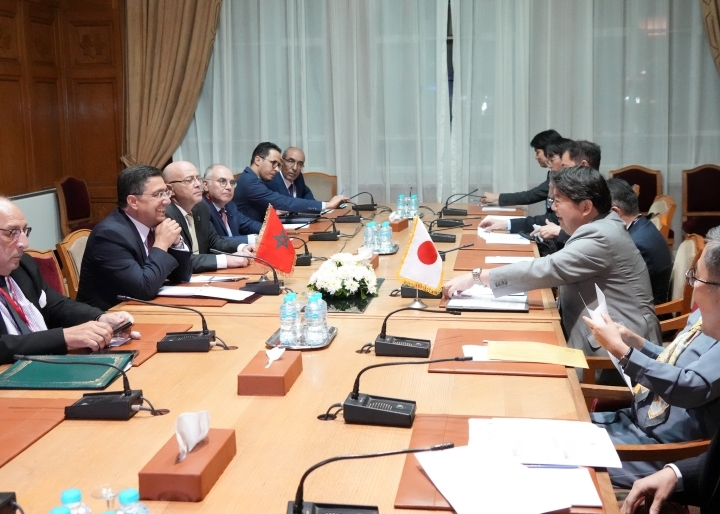 9月5日、アラブ諸国連盟で相手国の外務大臣と会談する日本の外務大臣。（外務省）
