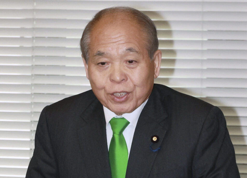中道右派の野党、日本維新の会所属の鈴木氏は、日露の緊密な関係を長年支持してきた。(AFP通信)