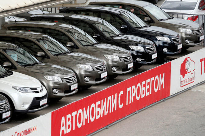 ディーラー店で販売されているトヨタの中古車。2016年7月8日、ロシアのモスクワ。（ロイター/ファイル写真）