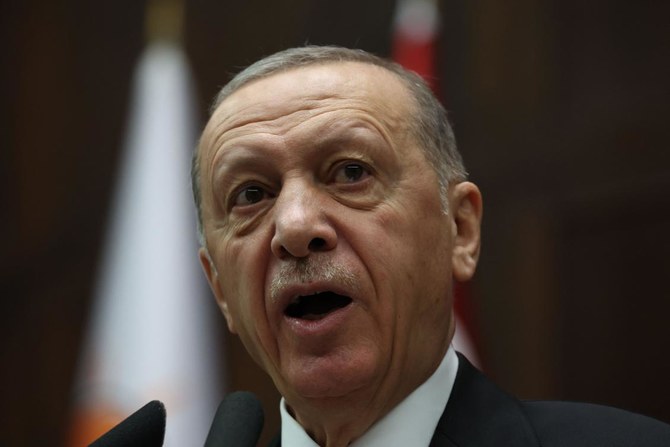 2023年10月11日、アンカラで行われたトルコ大国民議会で発言した、トルコ大統領および公正発展党（AK）党首のレジェップ・タイイップ・エルドアン氏。（写真、アデム・アルタン / AFP）