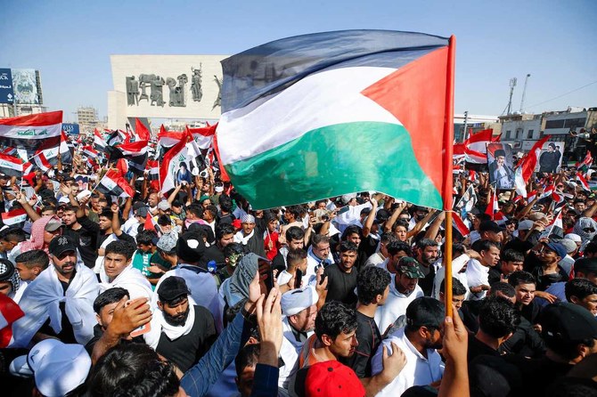 2023年10月13日、イスラエルとパレスチナのイスラム原理主義組織ハマスとの戦闘が続く中、バグダッド市内のタハリール広場で反イスラエルのデモに参加する抗議者たち。（AFP）