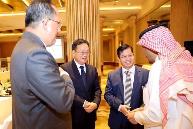 ガルフリサーチセンターが主催したこの会合には、GCCとASEANの代表者、経済界のメンバー、ジャーナリストが出席した。(AN Photo/Meshaal Al-Qadeer）