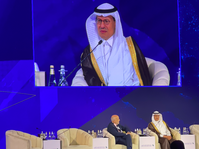 サウジアラビア・EU投資フォーラムでスピーチするアブドルアジーズ・ビン・サルマン王子。（アラブニュース）