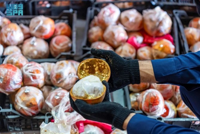当局は、サウジアラブア国内に持ち込こまれようとしていてたザクロの積荷に隠されていた93万2980錠のカプタゴンを押収した。(国営サウジ通信)