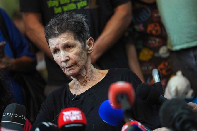 イスラエル人のヨシェベド・リフシッツさん(85歳)は、10月7日、ハマスの過激派が攻撃したガザ地区近郊のイスラエル人コミュニティのひとつであるキブツ、ニル・オズの住民である。(AFP)