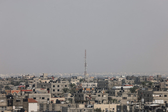2023年10月28日、イスラエルとパレスチナ武装勢力ハマスとの戦闘が続く中、ガザ地区南部のラファで撮影された、電話とインターネットの信号を中継する通信塔のアンテナ。(AFP通信)