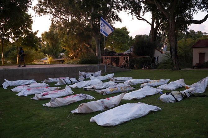 ハマスとイスラエルの5日間の激しい戦闘による死者数は、イスラエル軍が、パレスチナ武装勢力が潜伏していた国境付近の最後のコミュニティーから遺体を収容した後、ガザへの砲撃を続ける中、一夜にして急増した。 (AFP=時事)