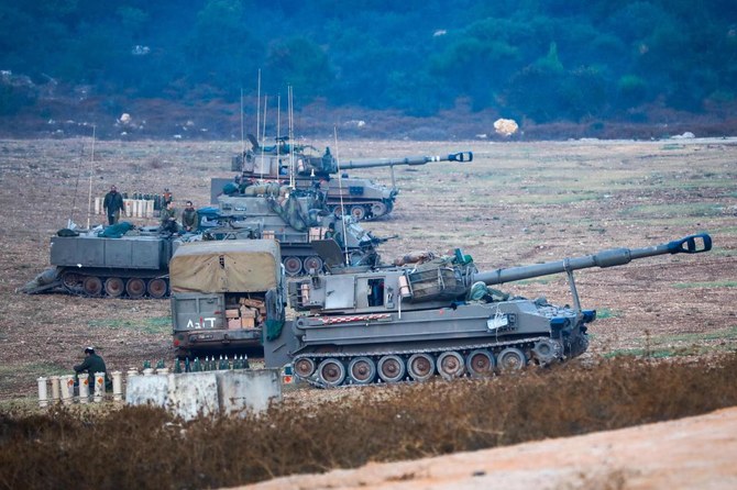 紛争地域となっているシェバー・ファームズにあるイスラエル軍の拠点3カ所をヒズボラが標的にしたことを受け、イスラエルはレバノン南部に集中砲撃を行った。（AFP）