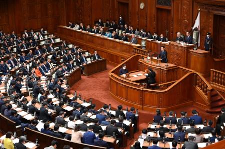 ９月の内閣改造後、政務三役の辞任は初めて。内閣支持率が政権発足後の最低水準にある岸田文雄首相にとって痛手だ。