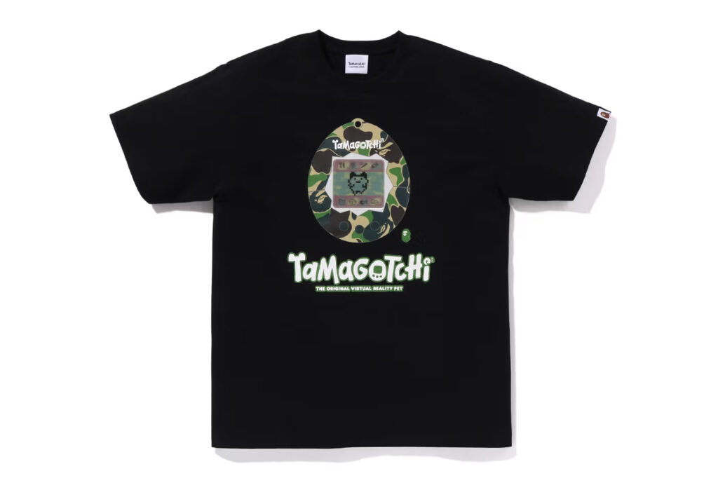 BAPE×たまごっちは、10月14日にBAPEの正規販売店およびオンラインショップで発売開始。(BAPE)