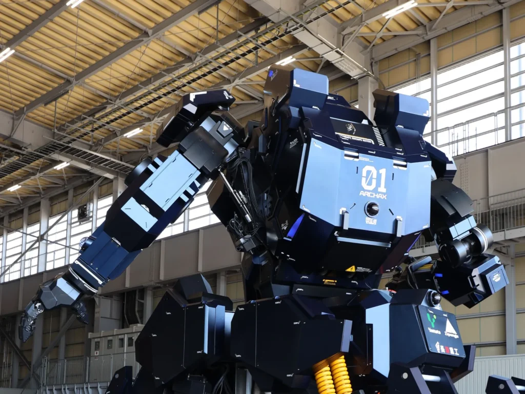 吉田氏は富裕層のロボットファン向けに5台を受注生産で販売する予定。（ツバメインダストリ）