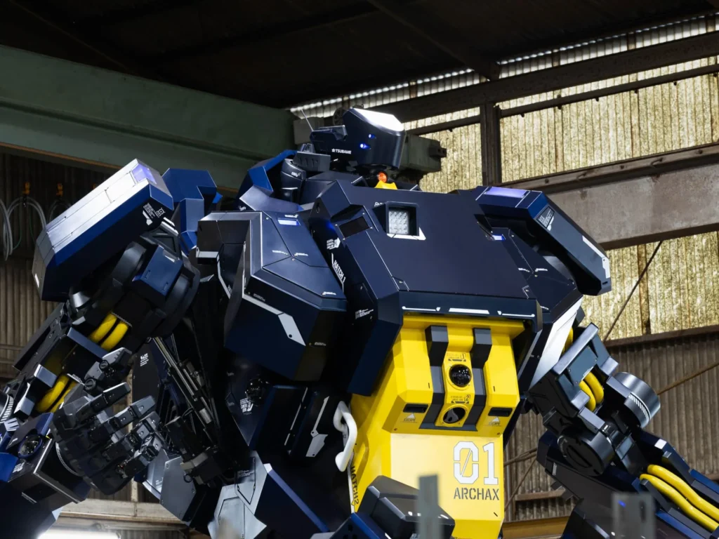 吉田氏は富裕層のロボットファン向けに5台を受注生産で販売する予定。（ツバメインダストリ）