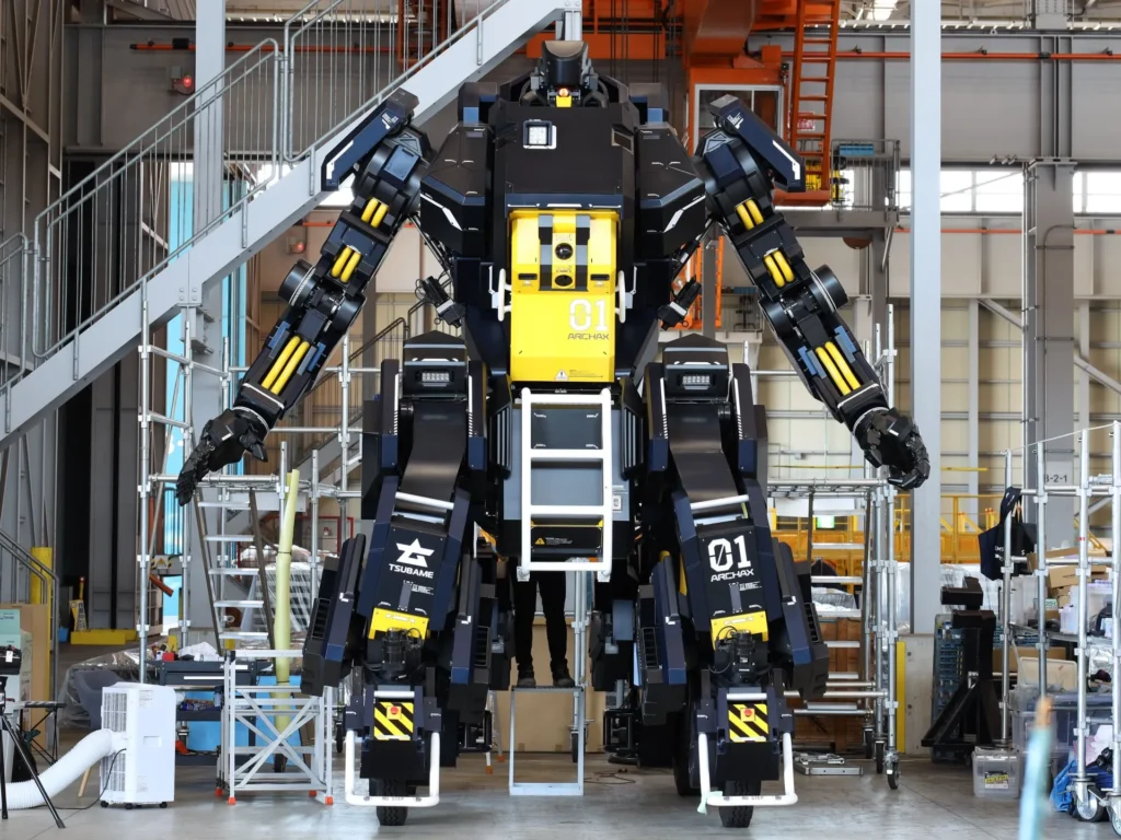 吉田氏は富裕層のロボットファン向けに5台を受注生産で販売する予定。（ツバメインダストリ）