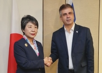 日本の上川陽子外相は3日、イスラエルで同国のエリ・コーヘン外相と会談した。（外務省）