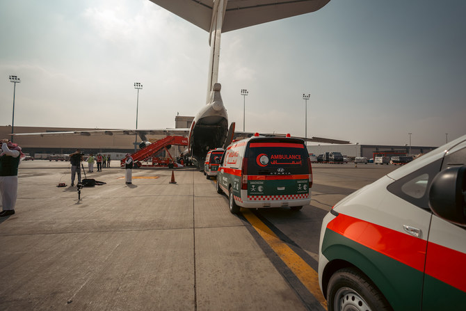 救急車はエル・アリーシュ国際空港経由でエジプトに到着予定の20台の緊急車両の一部である。（提供）