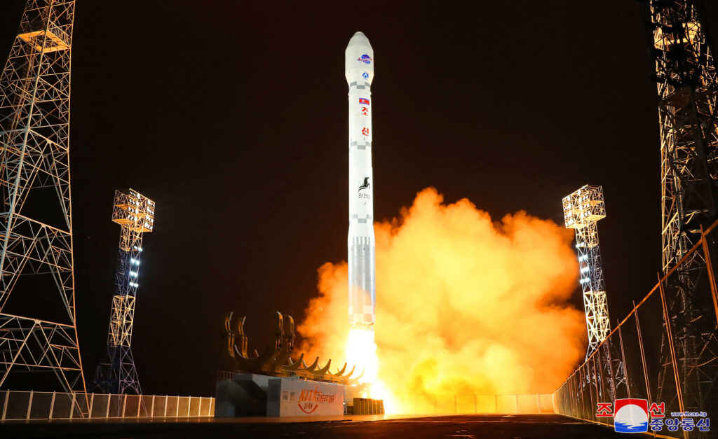 北朝鮮は２１日に衛星を打ち上げた。翌２２日に成功したと発表。韓国も衛星が軌道に入ったとの見方を示している。(AFP)