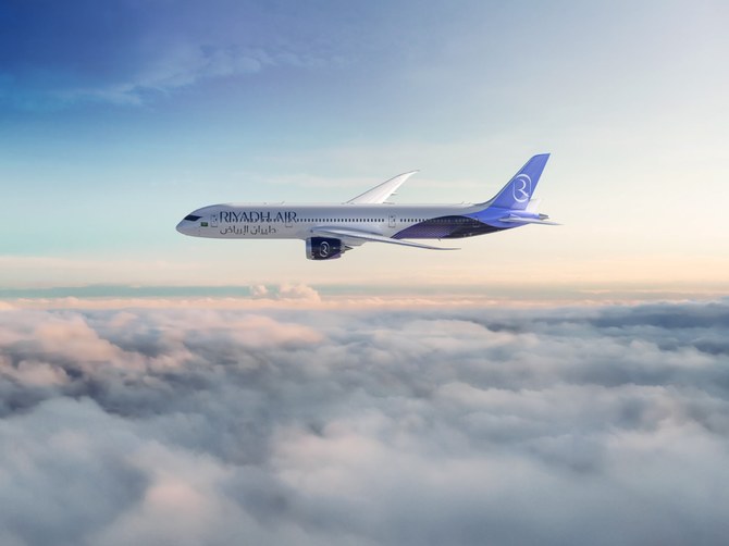 新しいカラーリングは、6月のパリ航空ショーで発表された藍色のテーマは維持しつつ、アラビア文字のカリグラフィーの線が印象的なものとなっている。(提供写真)