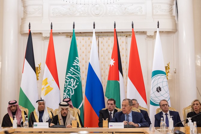 臨時イスラム・アラブ合同首脳会議に任命された閣僚委員会は、ロシアのセルゲイ・ラブロフ外相と公式会談を行った。(SPA)