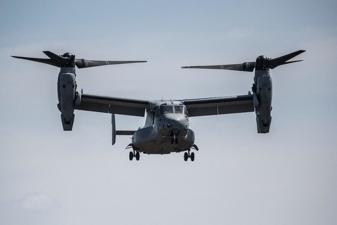 上の写真は、2022年3月15日に静岡県御殿場市で自衛隊との合同訓練中、米軍のティルトローター機オスプレイが着陸する様子。（AFP通信）