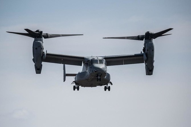上の写真は、2022年3月15日に静岡県御殿場市で自衛隊との合同訓練中、米軍のティルトローター機オスプレイが着陸する様子。(AFP通信)