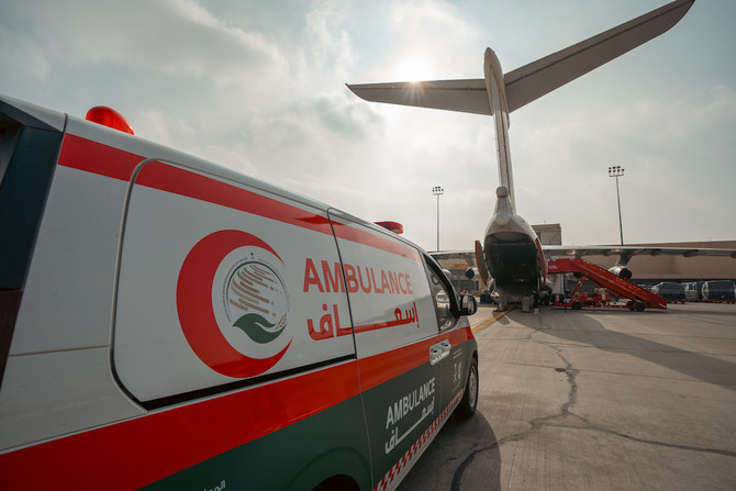 救急車はエル・アリーシュ国際空港経由でエジプトに到着予定の20台の緊急車両の一部である。（提供）